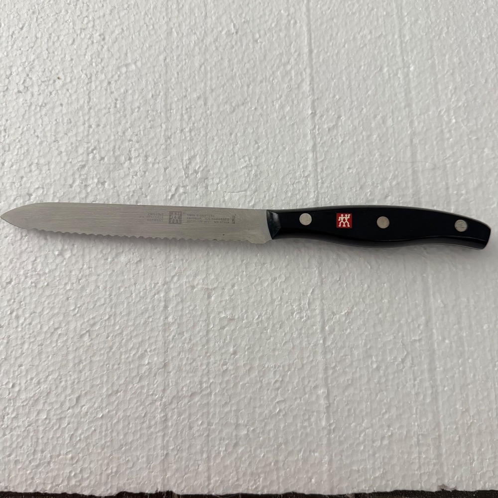 Zwilling J.A. Henckels Utility Knife 5" Black Excellent Serrated Twin Signature